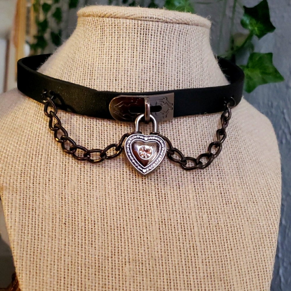 Leather with heart and diamond choker